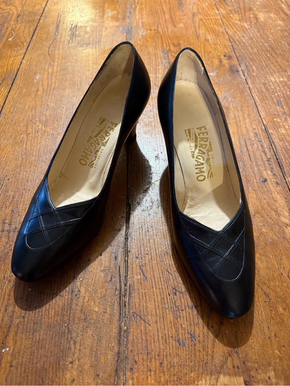 Salvatore Ferragamo Women's Black Leather Mid Heel Pumps
